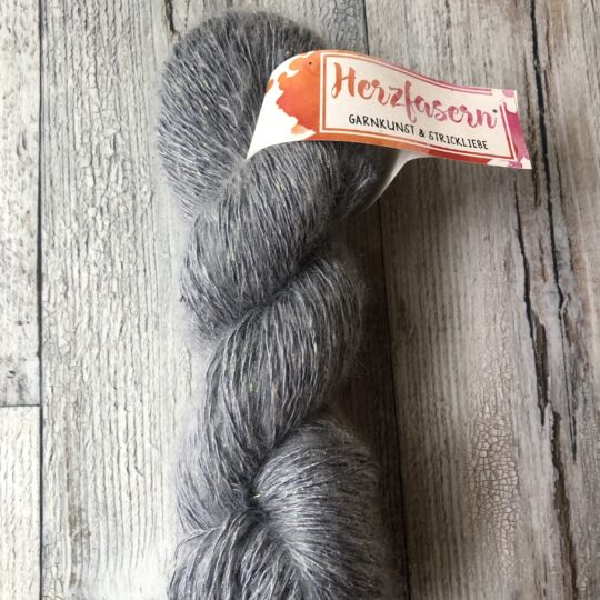 Liebling 2- 58 Seide Mohair Lurex Silbergrau